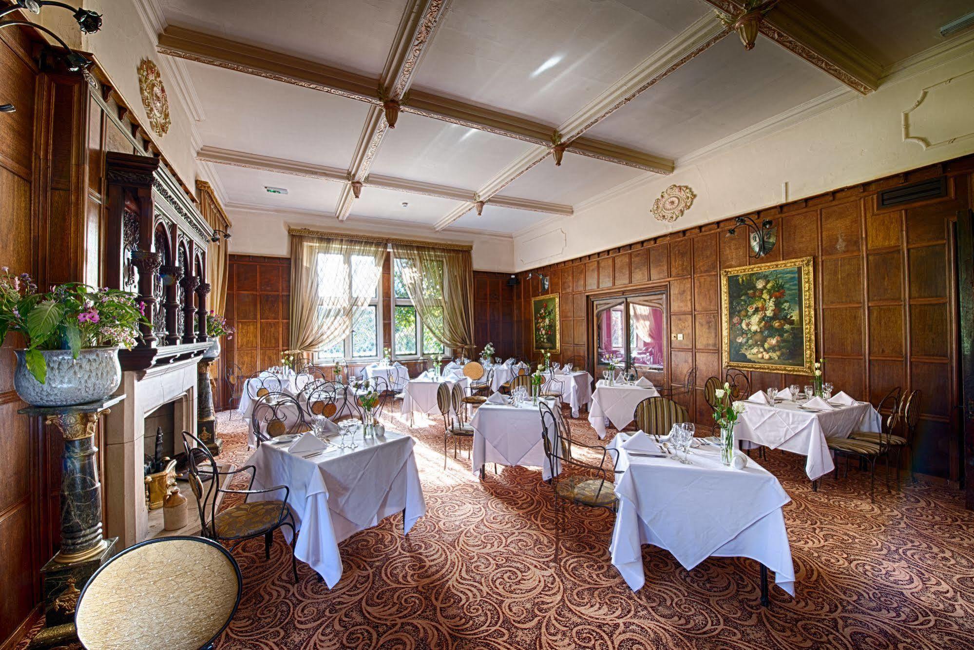 Miskin Manor Hotel Hensol Extérieur photo