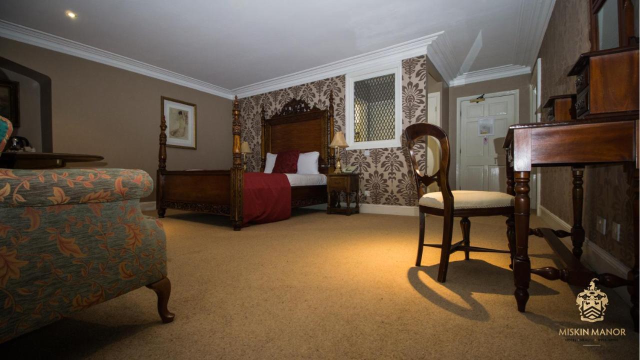 Miskin Manor Hotel Hensol Extérieur photo