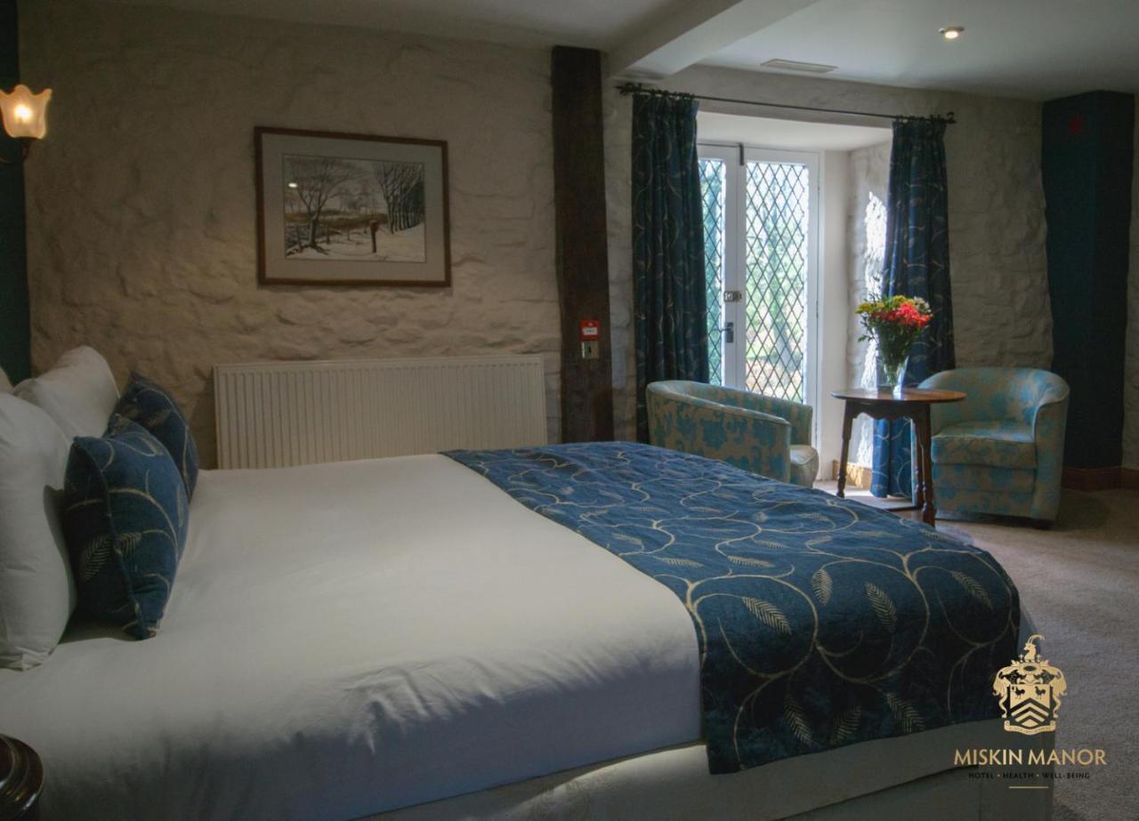 Miskin Manor Hotel Hensol Extérieur photo