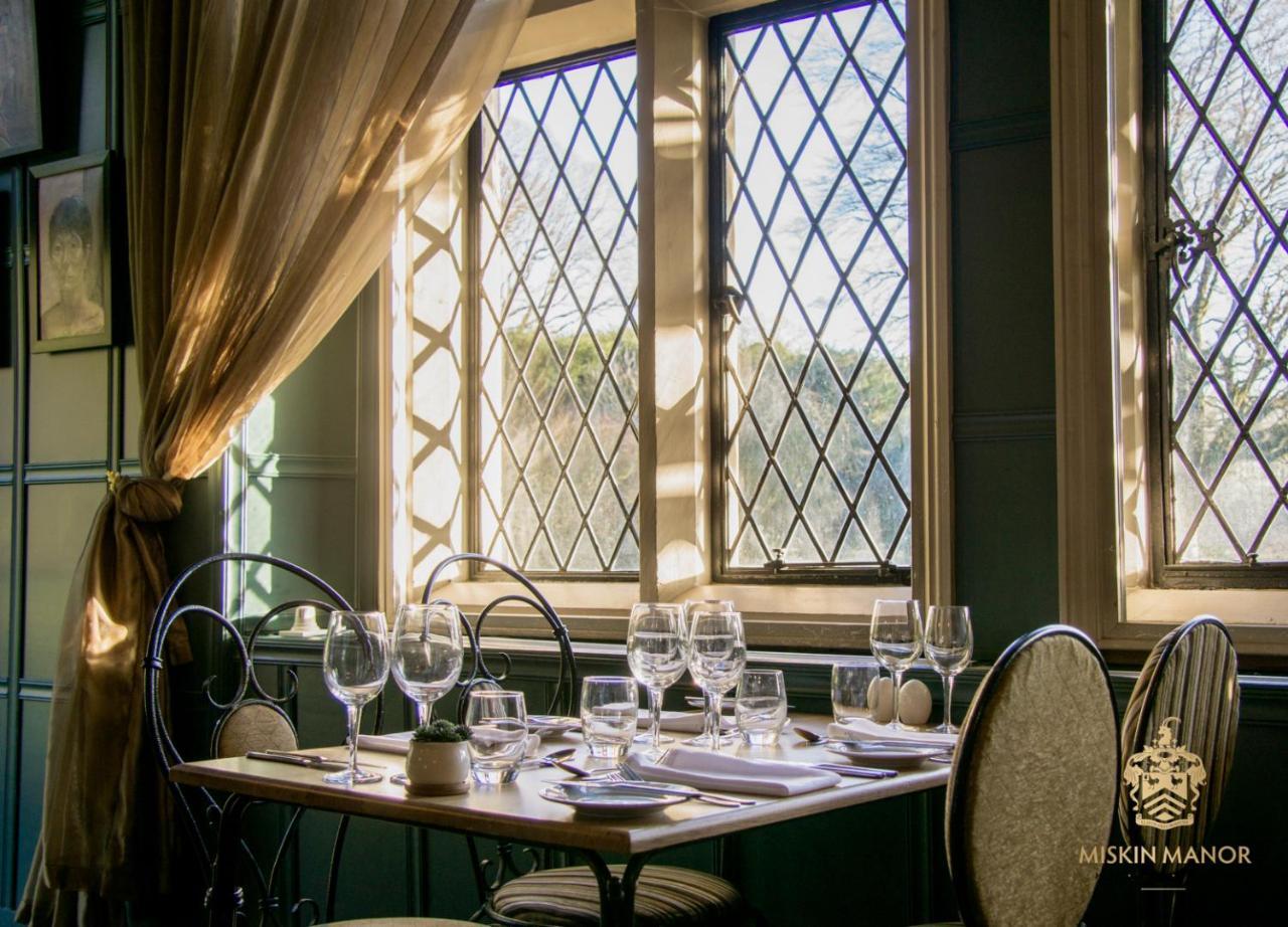 Miskin Manor Hotel Hensol Extérieur photo
